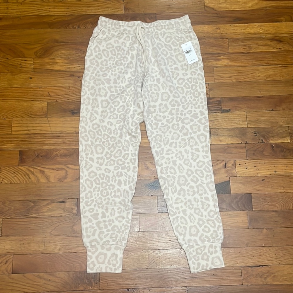 Splendid Supersoft Oat Leopard Joggers size Small brand new with tags